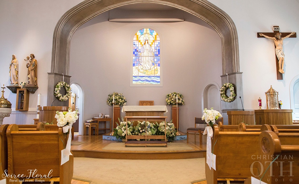 Ceremony-Altar-Florals-Green-White-Hydrangea-Nantucket-Wedding 4