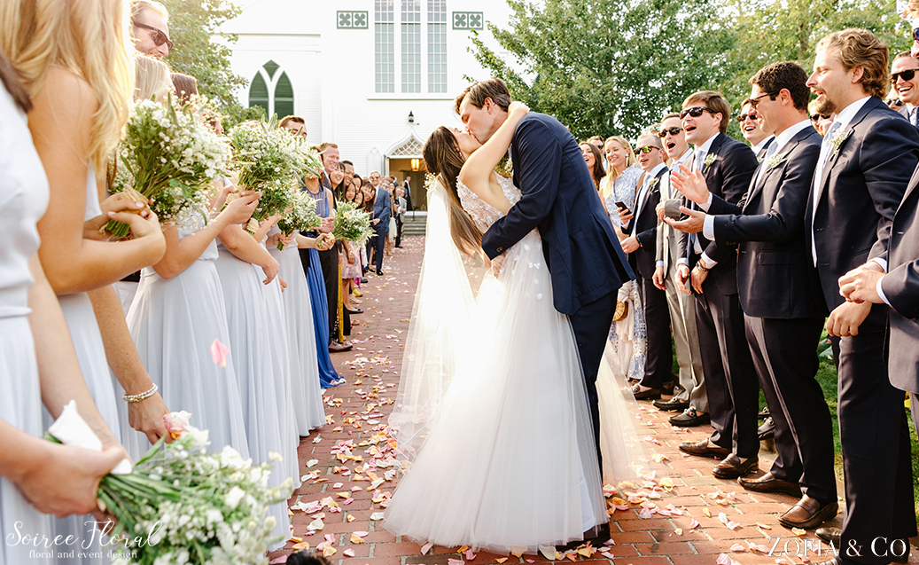 Green and White Nantucket Wedding – Soiree Floral – Zofia Photo3