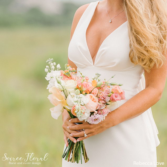 peach blush bridal bouquet